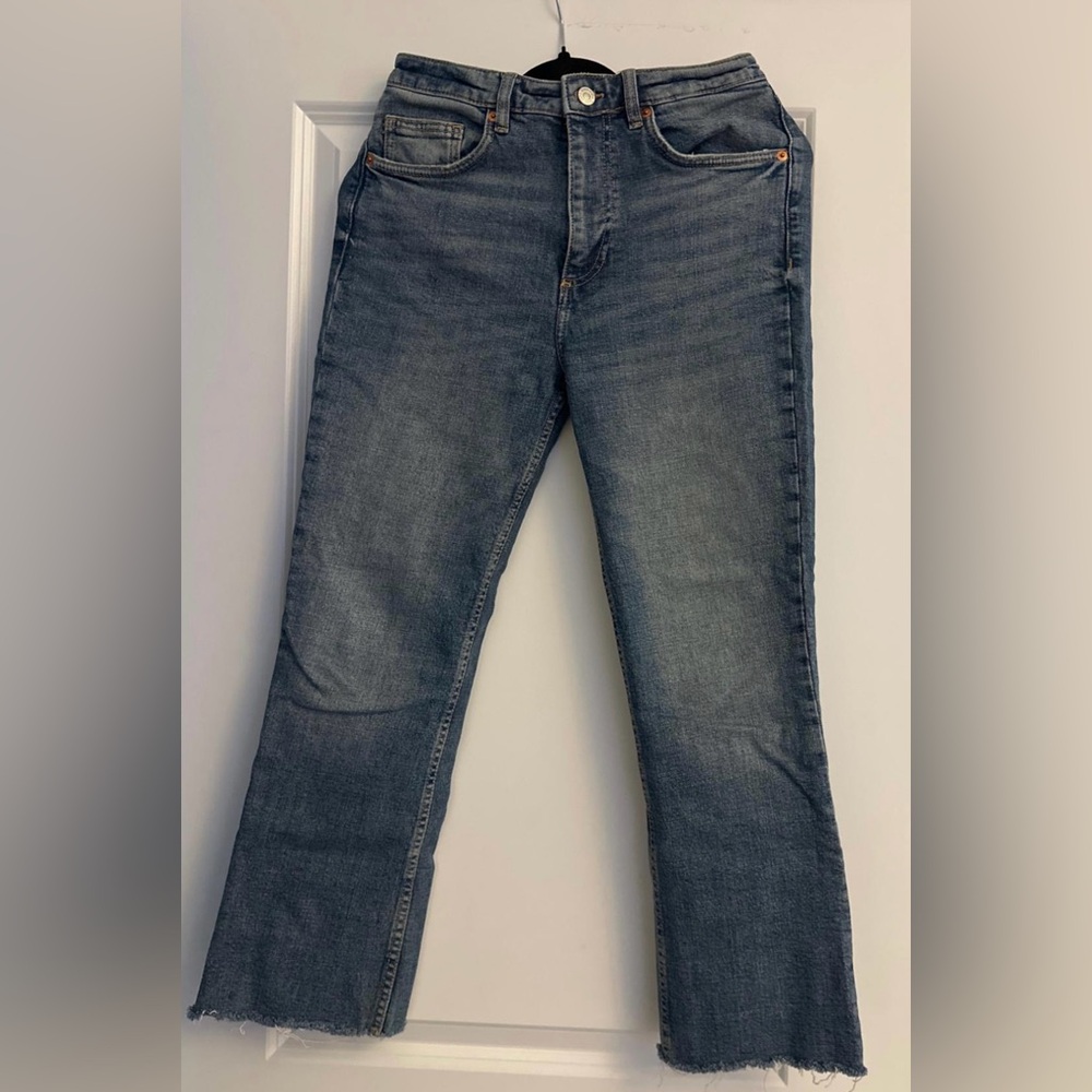 Zara Mid- Rise TRF Cropped Flared Jeans size 6